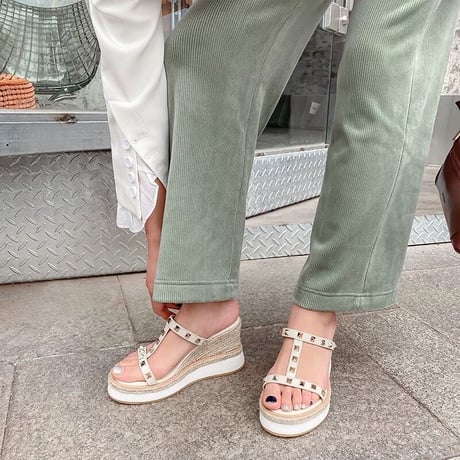 Genuine leather studs sandals