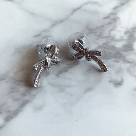 リボンピアス