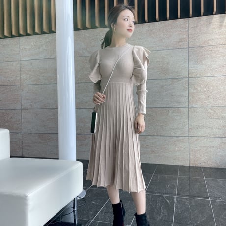 shoulder frill  knit onepiece