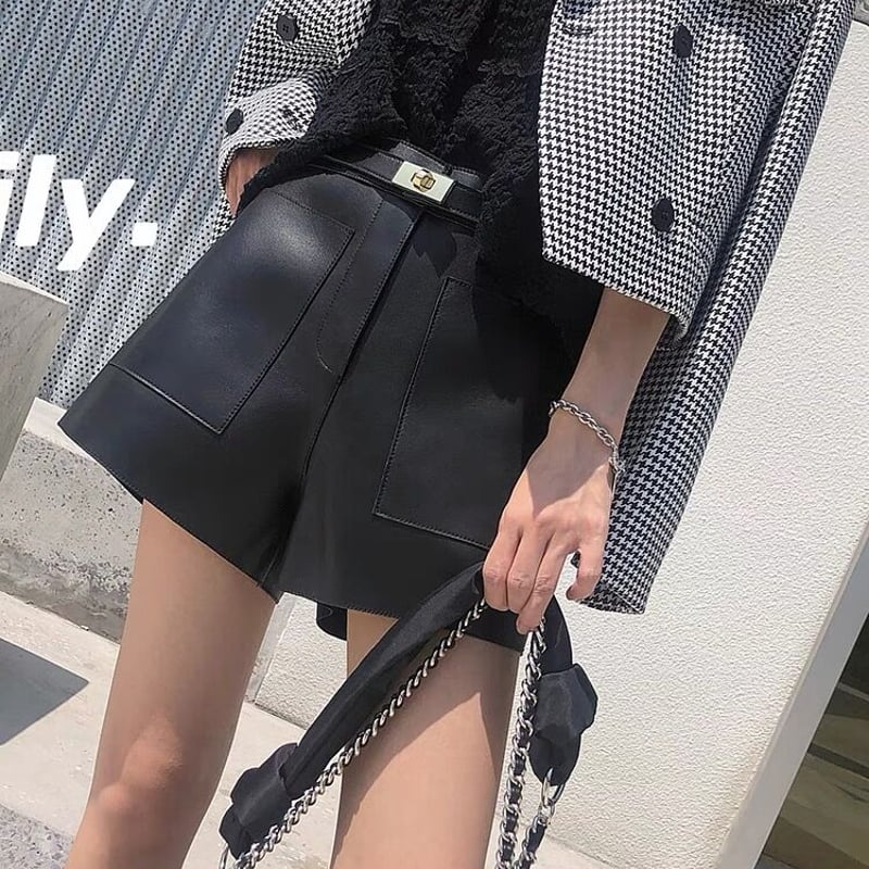 シープスキン バックルデザイン ショートパンツ シープスキン バックルデザイン ショートパンツ