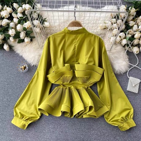 フリルブラウス