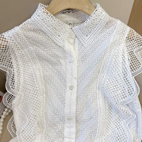 sleeveless lace blouse