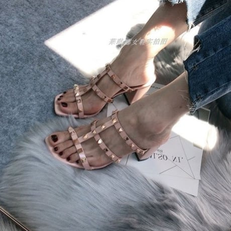 studs sandal