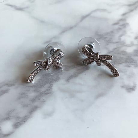 リボンピアス