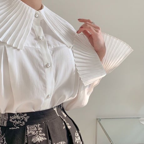 pleats  collar  blouse