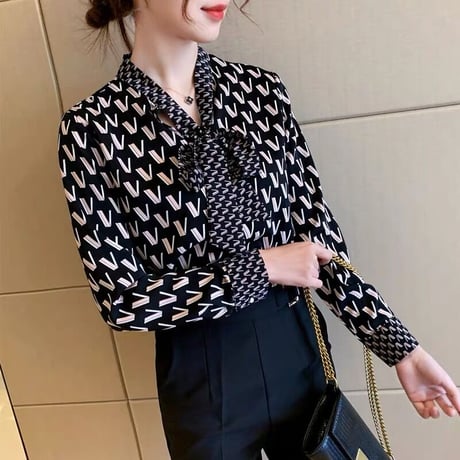v柄 blouse