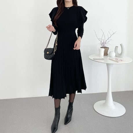 shoulder frill  knit onepiece