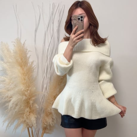 offshoulder peplum knit
