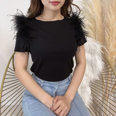 フェザー付き tシャツ