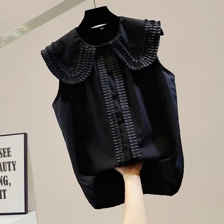 big collar sleeveless blouse