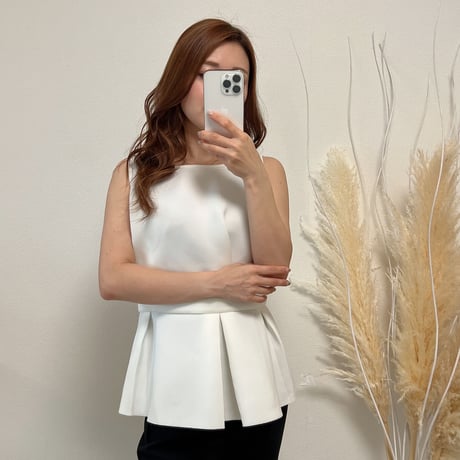 sleeveless tops