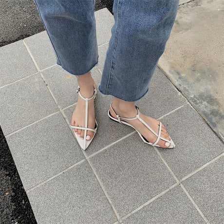 Pointed to sandals