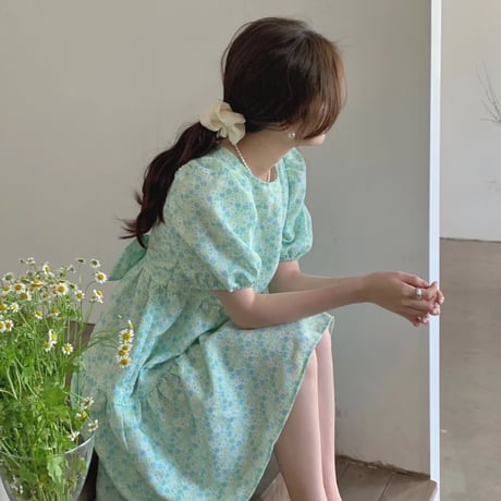Back ribbon puff sleeve onepiece