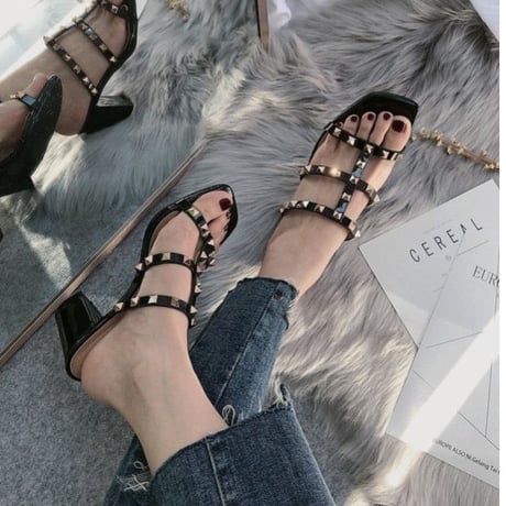 studs sandal