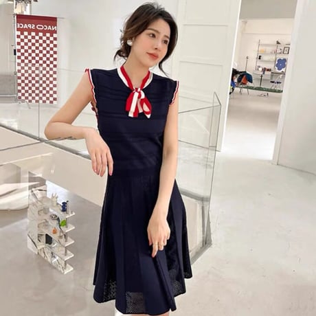 Ribbon sleeveless onepiece