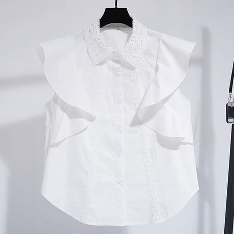 sleeveless frill blouse
