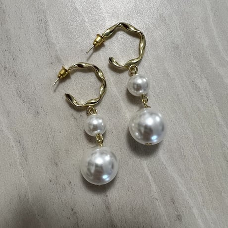 即納 二連 パールモチーフ ピアス