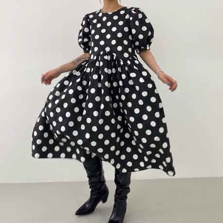 パフスリーブドットワンピース