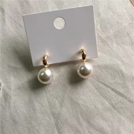 パールモチーフピアス