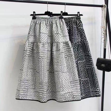 異柄 volume skirt