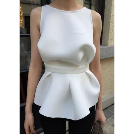 sleeveless tops