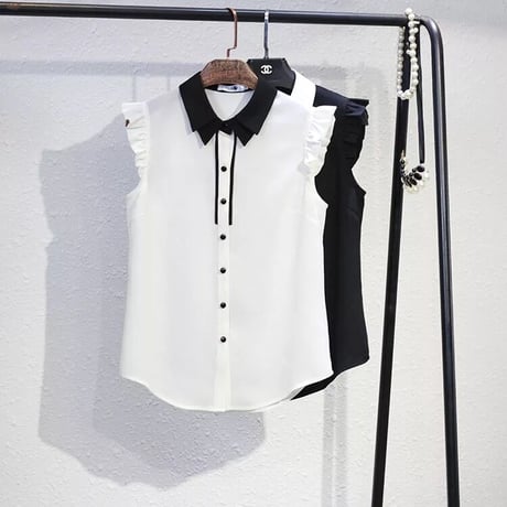 bi-color sleeveless blouse