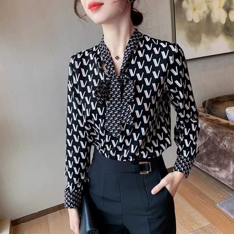 v柄 blouse