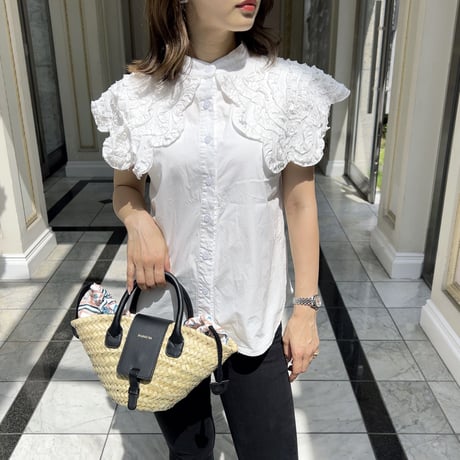large collar sleeveless blouse