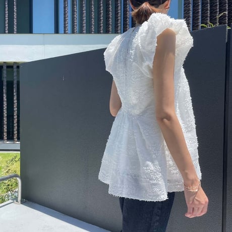 sleeveless tops