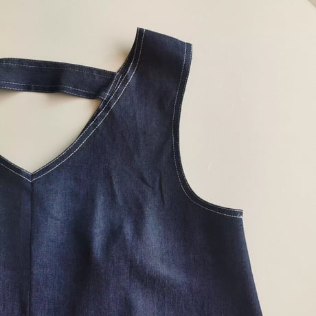 v-neck sleeveless long onepiece