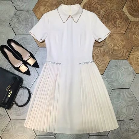 bijou collar side pleats onepiece