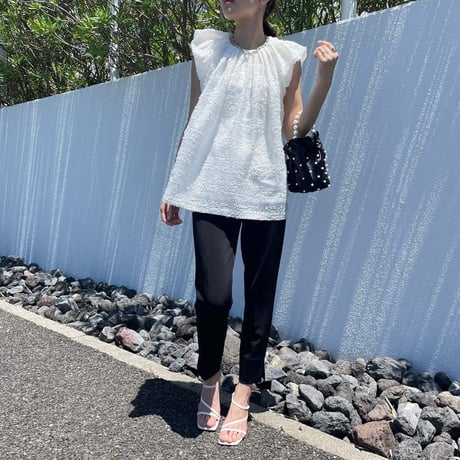 sleeveless tops