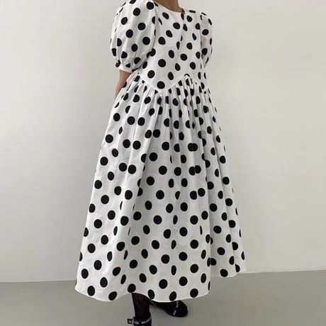 パフスリーブドットワンピース