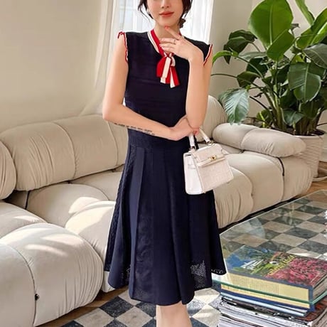 Ribbon sleeveless onepiece