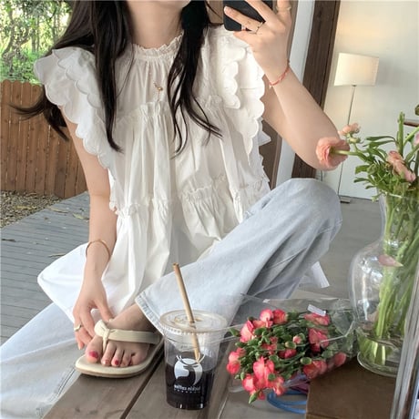 scallop sleeveless blouse