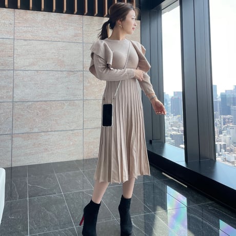 shoulder frill  knit onepiece