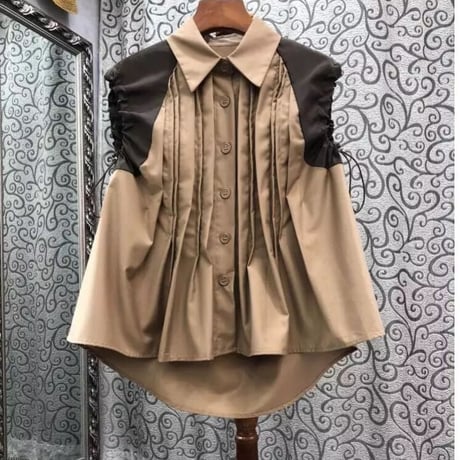 bi-color sleeveless blouse
