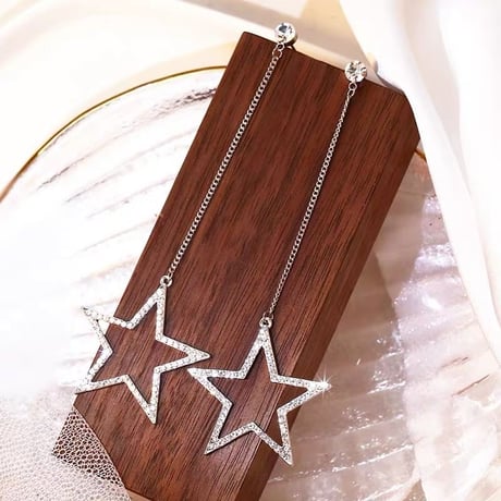 スター揺れるピアス