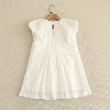 sleeveless tops