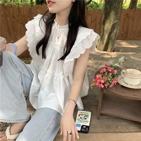 scallop sleeveless blouse