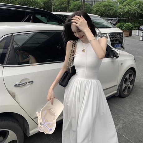 sleeveless onepiece