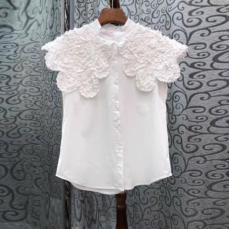 large collar sleeveless blouse
