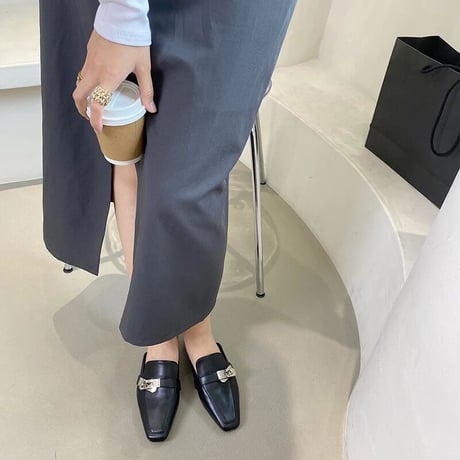 buckle square mule