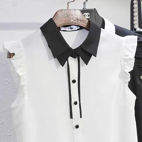bi-color sleeveless blouse