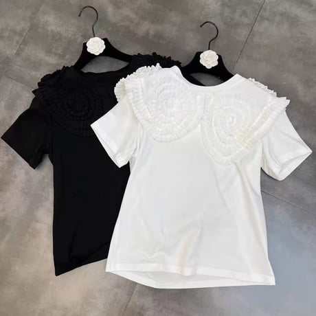 large collar t-shirt