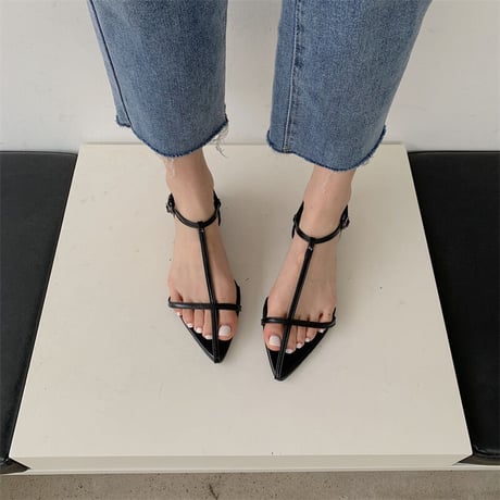 Pointed to sandals