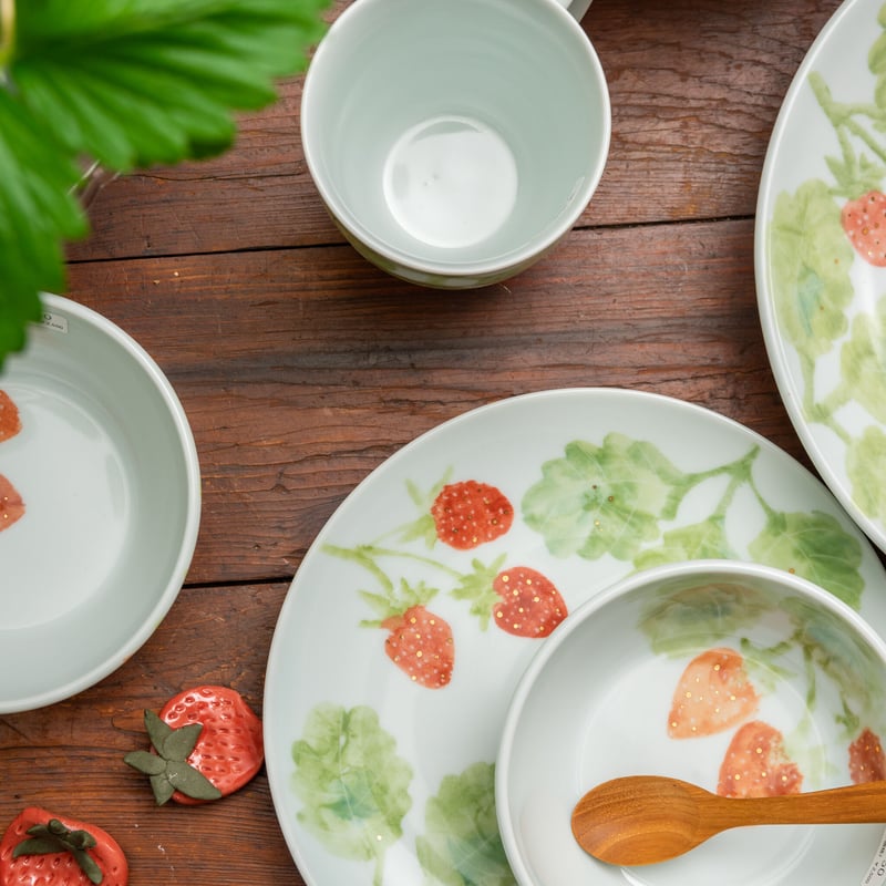  ワイルドストロベリー　サラダボウル ワイルドストロベリー/サラダボウルS | 砥部焼｜東窯 HIGASHIGAMA 公式
