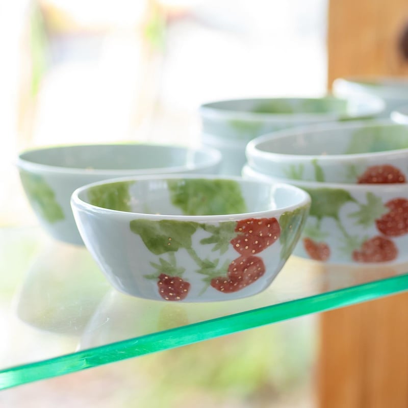 ワイルドストロベリー/サラダボウルS | 砥部焼｜東窯 HIGASHIGAMA 公式