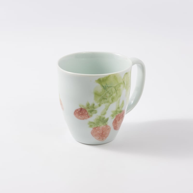 ワイルドストロベリー/マグカップM | 砥部焼｜東窯 HIGASHIGAMA 公式
