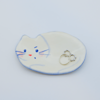 アクセサリートレイ（豆皿）「まるまるしろい猫」